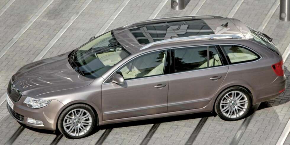BILLIG PLASS: Superb stasjonsvogn er diger, og blir antakeligvis også ganske så rimelig. Se opp, VW Passat, Volvo V70 og resten av gjengen! BILLIG PLASS: Superb stasjonsvogn er diger, og blir antakeligvis også ganske så rimelig. Se opp, VW Passat, Volvo V70 og resten av gjengen!