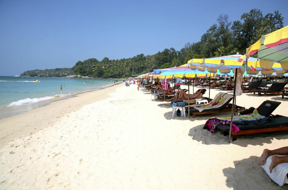 SURIN BEACH: Blir kalt ”bryllupsstranden”. Hvit og vakker. SURIN BEACH: Blir kalt ”bryllupsstranden”. Hvit og vakker.