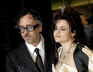 Regissør Tim Burton og hans stjernekone Helena Bonham Carter gikk på sin egen film. Regissør Tim Burton og hans stjernekone Helena Bonham Carter gikk på sin egen film.