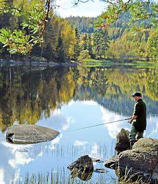 Mjær er også et fint fiskevann om sommeren. Her fra den mye omtalte bukta. Mjær er også et fint fiskevann om sommeren. Her fra den mye omtalte bukta.