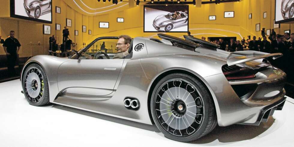 FANTASI? Om Porsche velger å bygge 918 Spyder akkurat som det vi ser her, gjenstår å se. Men vi kan jo håpe... FANTASI? Om Porsche velger å bygge 918 Spyder akkurat som det vi ser her, gjenstår å se. Men vi kan jo håpe...