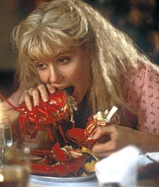 DØDSRÅ: Den unge Daryl Hannah gjorde et uutslettelig inntrykk som havfrue i Splash (1981). Motspiller var den lovende unge mannen Tom Hanks. DØDSRÅ: Den unge Daryl Hannah gjorde et uutslettelig inntrykk som havfrue i Splash (1981). Motspiller var den lovende unge mannen Tom Hanks.