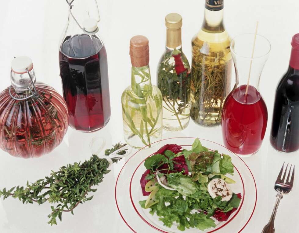 Kostholdsekspert Fedon understreker at vi får i oss for mye av fettsyrene som kalles omega-6, som vi finner i endel planteoljer som solsikkeolje og raffinerte margarintyper og i kjøtt. I stedet trenger vi mer fett fra fisk, forteller han. Kostholdsekspert Fedon understreker at vi får i oss for mye av fettsyrene som kalles omega-6, som vi finner i endel planteoljer som solsikkeolje og raffinerte margarintyper og i kjøtt. I stedet trenger vi mer fett fra fisk, forteller han.