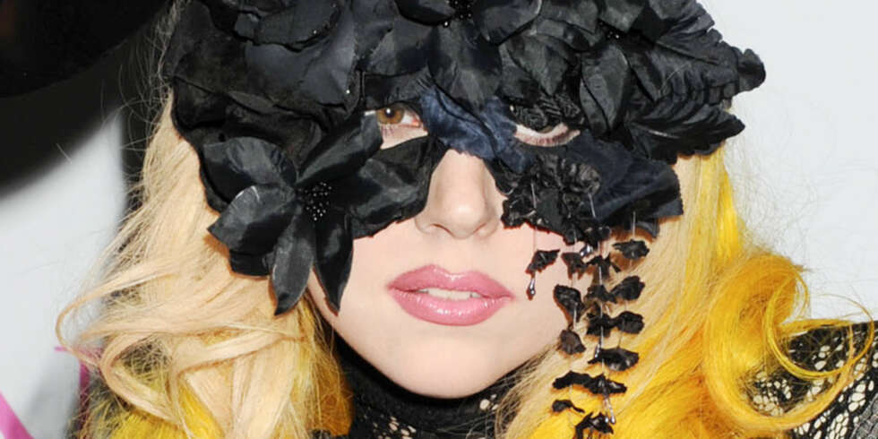 RIK SOM ET TROLL: Lady GaGa har tjent seg søkkrik de to siste årene. Nå kommer kravene fra fortidens gode hjelpere. RIK SOM ET TROLL: Lady GaGa har tjent seg søkkrik de to siste årene. Nå kommer kravene fra fortidens gode hjelpere.