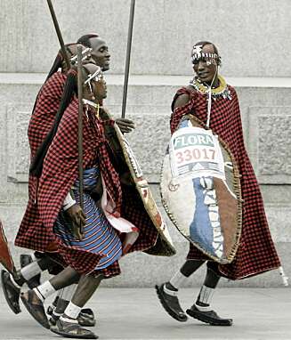 Det var masaiene som inspirerte den sveitsiske ingeniøren Karl Muller til å konstruere masai-skoene. Det var masaiene som inspirerte den sveitsiske ingeniøren Karl Muller til å konstruere masai-skoene.