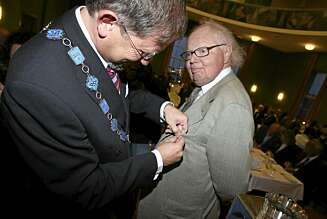 HEDER OG ÆRE: Pål Bang-Hansen mottok i 2007 Haugesunds bys ærespris De fykende måker. HEDER OG ÆRE: Pål Bang-Hansen mottok i 2007 Haugesunds bys ærespris De fykende måker.