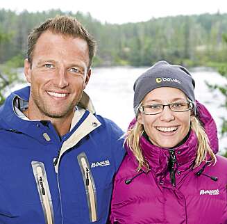 RETT HJEM: Minken Tveitan ble den første til å bli stemt ut av årets «71° Nord». Her med programleder Tom Stiansen. RETT HJEM: Minken Tveitan ble den første til å bli stemt ut av årets «71° Nord». Her med programleder Tom Stiansen.