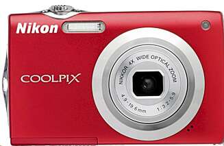 NIKON-kamera med SMILEGARANTI! Vinneren av fotokonkurransen får nye Nikon Coolpix S3000 med egen smileutløser som gjenkjenner et smil og sørger for at bildet tas i akkurat rette øyeblikk! Og hvis noen blunket da bildet blir tatt, ber kameraet deg ta bildet om igjen. 12 megapixler. Verdi: kr 1600. NIKON-kamera med SMILEGARANTI! Vinneren av fotokonkurransen får nye Nikon Coolpix S3000 med egen smileutløser som gjenkjenner et smil og sørger for at bildet tas i akkurat rette øyeblikk! Og hvis noen blunket da bildet blir tatt, ber kameraet deg ta bildet om igjen. 12 megapixler. Verdi: kr 1600.