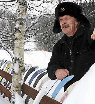 SKISAMLEREN: Tore Knutsen kaster ikke brukbare ting. Han har mange brukbare ski - slikt blir det skikkelig skigard av! SKISAMLEREN: Tore Knutsen kaster ikke brukbare ting. Han har mange brukbare ski - slikt blir det skikkelig skigard av!