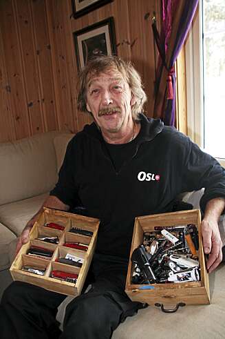 SAMLER PÅ ALT: Tore samler ikke bare på ski. Han har skuffer og skap fulle av lommekniver, vinopptrekkere, lightere, etc, etc.. SAMLER PÅ ALT: Tore samler ikke bare på ski. Han har skuffer og skap fulle av lommekniver, vinopptrekkere, lightere, etc, etc..