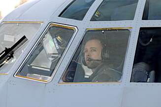 I HARDTRENING: Morten er blant pilotene som trener på taktisk lavtflyging. Fra neste år skal 335-skvadronen operere i Afghanistan. I HARDTRENING: Morten er blant pilotene som trener på taktisk lavtflyging. Fra neste år skal 335-skvadronen operere i Afghanistan.