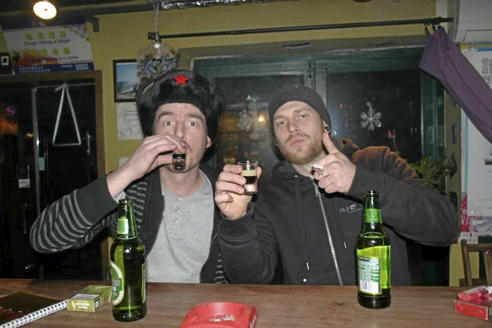 Artikkelforfatteren og reisemakker Ole på bar i Nan Luo Gu Xiang Artikkelforfatteren og reisemakker Ole på bar i Nan Luo Gu Xiang