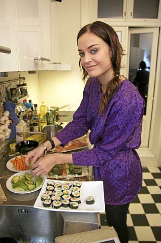GRØNN MIDDAG: Charlotte vraker kjøtt til fordel for grønt på middagsbordet. GRØNN MIDDAG: Charlotte vraker kjøtt til fordel for grønt på middagsbordet.