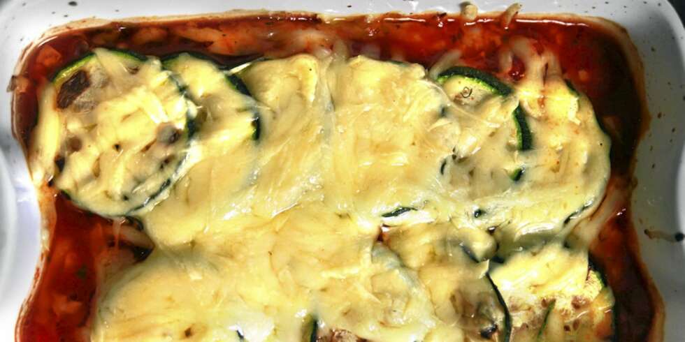 AUBERGINE: Det blir supergodt når du koker det i tomat og hvitløk. AUBERGINE: Det blir supergodt når du koker det i tomat og hvitløk.