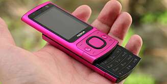 SLIDE: Nokia 6700 Slide har et fremskyvbart tastatur. SLIDE: Nokia 6700 Slide har et fremskyvbart tastatur.