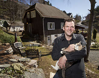 IDYLLISK: Her i sitt koselige hjem i Arendal tryller Sigmund Rose frem de herligste retter. IDYLLISK: Her i sitt koselige hjem i Arendal tryller Sigmund Rose frem de herligste retter.