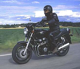 MC-TRIVSEL: Nakne sykler med klassisk stil går aldri av moten. Honda CB Seven Fifty fra midten av 1990-tallet er en pålitelig og bekvem «nudist» med fire-sylindret motor. Mye MC-trivsel for pengene. MC-TRIVSEL: Nakne sykler med klassisk stil går aldri av moten. Honda CB Seven Fifty fra midten av 1990-tallet er en pålitelig og bekvem «nudist» med fire-sylindret motor. Mye MC-trivsel for pengene.