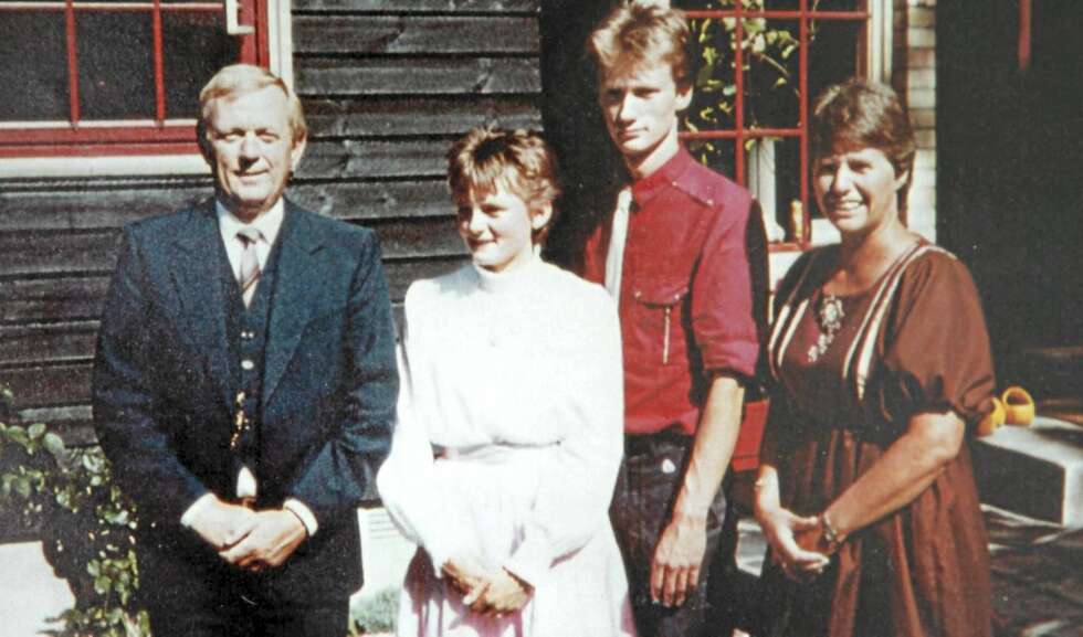 KONFIRMASJON I KRISTIANSAND: Datteren Aase-Brit ble konfirmert i 1983. Her er Ragnhild sammen henne, med Kai og sønnen Dag Magnus foran deres nye hus. KONFIRMASJON I KRISTIANSAND: Datteren Aase-Brit ble konfirmert i 1983. Her er Ragnhild sammen henne, med Kai og sønnen Dag Magnus foran deres nye hus.