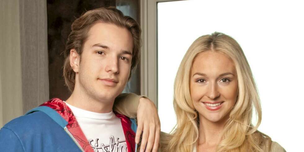 SKREMMENDE: Pia Haraldsens lillebror, Karl William, ble helt uprovosert angrepet av 20 medruss ved en kebabkiosk i Oslo. SKREMMENDE: Pia Haraldsens lillebror, Karl William, ble helt uprovosert angrepet av 20 medruss ved en kebabkiosk i Oslo.