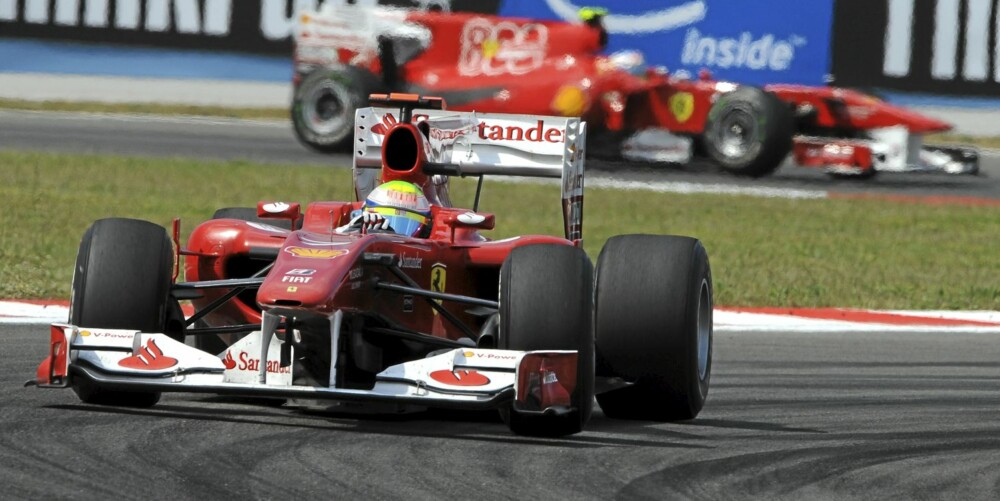 KOSTBART: Å kjøre F1 koster fryktelig mye penger. Derfor er det greit å kunne teste og utvikle i en simulator i tillegg til banekjøring. KOSTBART: Å kjøre F1 koster fryktelig mye penger. Derfor er det greit å kunne teste og utvikle i en simulator i tillegg til banekjøring.