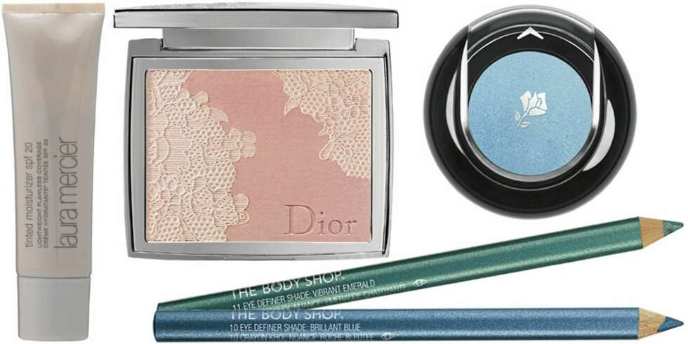 FRA VENSTRE: Laura Mercier Tinted Moisturizer (kr 445), Dior Poudrier Dentelle nr 001, Pink Lace (kr 515), The Body Shop Eye Definer Shade i fargene Brilliant Blue og Vibrant Emerald (kr 89 per stk.), Lancôme Color Design i fargen Blue (kr 170). FRA VENSTRE: Laura Mercier Tinted Moisturizer (kr 445), Dior Poudrier Dentelle nr 001, Pink Lace (kr 515), The Body Shop Eye Definer Shade i fargene Brilliant Blue og Vibrant Emerald (kr 89 per stk.), Lancôme Color Design i fargen Blue (kr 170).