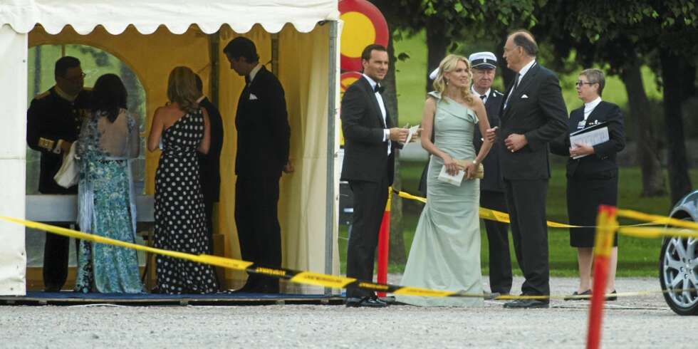 SIKKERHETSOPPBUD: De som var invitert til Drottningholm torssdag måtte gjennom en rekke sluser før de kunne nyte godt av Victoria og Daniels gjestfrihet. SIKKERHETSOPPBUD: De som var invitert til Drottningholm torssdag måtte gjennom en rekke sluser før de kunne nyte godt av Victoria og Daniels gjestfrihet.