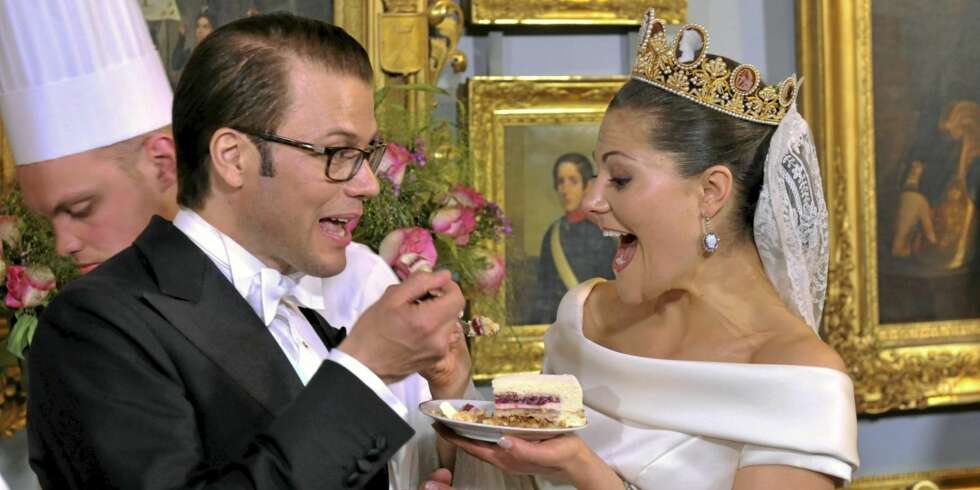 Kronprinsesse Victoria og prins Daniels bryllupskake var en gave fra svenske konditorer. Kronprinsesse Victoria og prins Daniels bryllupskake var en gave fra svenske konditorer.