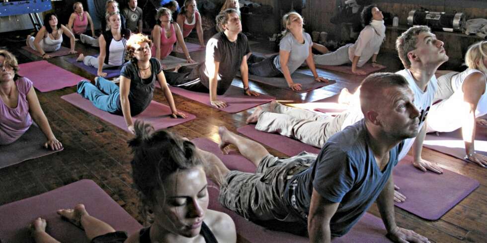 YOGA: Opplev Yoga på Karma Camp i sommer. YOGA: Opplev Yoga på Karma Camp i sommer.
