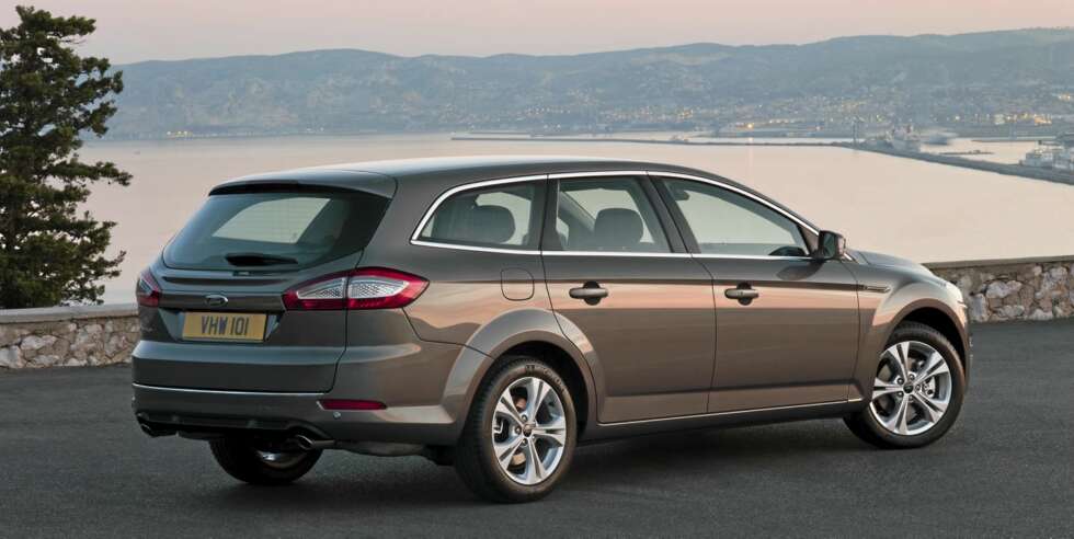 PLASS TIL DET MESTE: Mondeo er en rommelig bil og kaprer med det mang en småbarnsfamilie. Legg merke til de nye LED-lyktene bak. PLASS TIL DET MESTE: Mondeo er en rommelig bil og kaprer med det mang en småbarnsfamilie. Legg merke til de nye LED-lyktene bak.