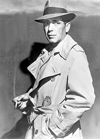 KJEKKAS: Humphrey Bogart var med på å udødeliggjøre trenchcoaten på 40-tallet. KJEKKAS: Humphrey Bogart var med på å udødeliggjøre trenchcoaten på 40-tallet.