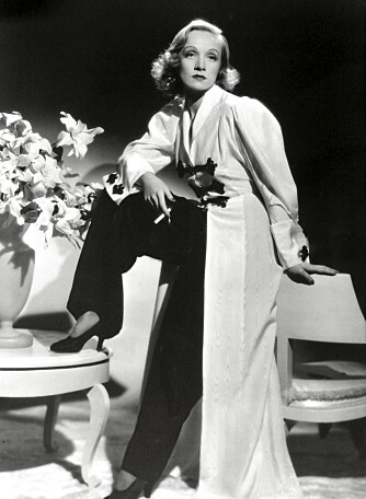I BUKSER: Marlene Dietrich i filmen _Angel_ fra 1937. I BUKSER: Marlene Dietrich i filmen _Angel_ fra 1937.