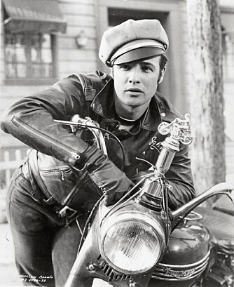 BIKERJAKKEN: Marlon Brando var den kuleste mannen i gata i filmen "The Wild Ones" fra 1953 BIKERJAKKEN: Marlon Brando var den kuleste mannen i gata i filmen "The Wild Ones" fra 1953