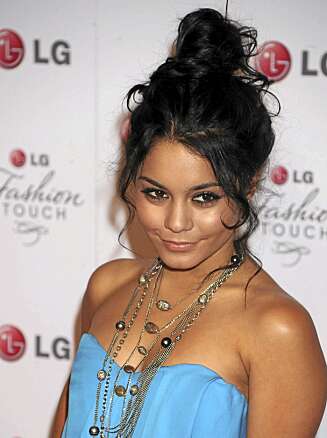 VANESSA HUDGENS: Bruker en avslappet hårknute på den røde løperen. VANESSA HUDGENS: Bruker en avslappet hårknute på den røde løperen.