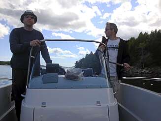 SOMMER OG SJØØRRET: Even og Georg koser seg på fjorden - og det ble bra med sjøørret også! SOMMER OG SJØØRRET: Even og Georg koser seg på fjorden - og det ble bra med sjøørret også!