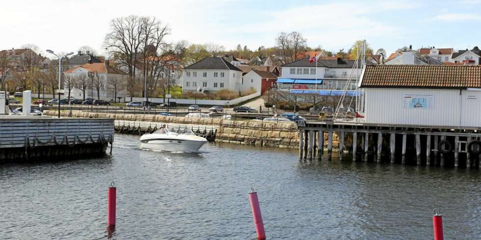 Gjestehavnen i Åsgårdsstrand er delt i en ytre og indre del. Gjestehavnen i Åsgårdsstrand er delt i en ytre og indre del.