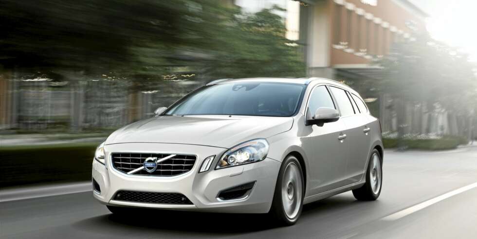 LIK S60: Fronten er lik som sedanen S60. LIK S60: Fronten er lik som sedanen S60.