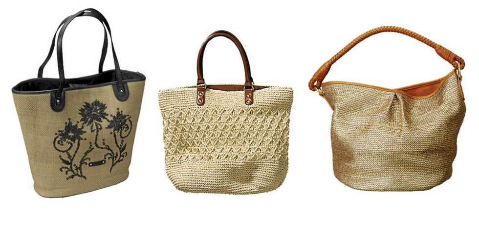 FRA VENSTRE: Ellos (kr 299), stråveske med brun skinnhank (kr 59,50) og stråveske med oransje foring og hank (kr 149), begge fra H&M. FRA VENSTRE: Ellos (kr 299), stråveske med brun skinnhank (kr 59,50) og stråveske med oransje foring og hank (kr 149), begge fra H&M.