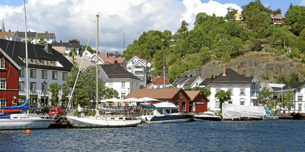 Langt inn i fjorden, men det er lunt og stille i Tvedestrand Langt inn i fjorden, men det er lunt og stille i Tvedestrand