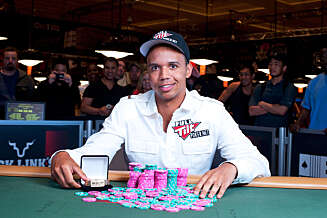 Phil Ivey vant sitt bracelett nummer 8 i WSOP Event 37. Phil Ivey vant sitt bracelett nummer 8 i WSOP Event 37.