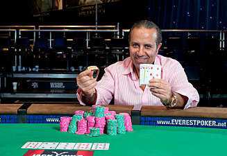 Sam Farha ble verdensmester i Omaha Hi/Lo Split-8 or Better. Sam Farha ble verdensmester i Omaha Hi/Lo Split-8 or Better.
