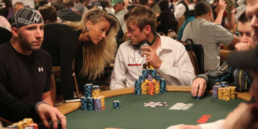 GOD STØTTE: Kjæresten Rachel følger med fra railen. Hun har også gjort seg bemerket i WSOP, et pokernettsted kåret henne til "The hottest babe at Rio" GOD STØTTE: Kjæresten Rachel følger med fra railen. Hun har også gjort seg bemerket i WSOP, et pokernettsted kåret henne til "The hottest babe at Rio"