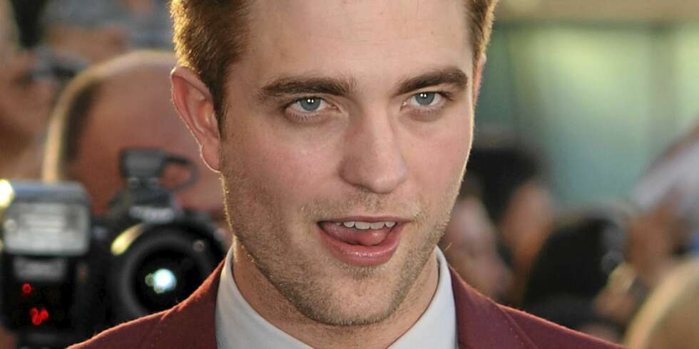 SLEKTSKAP: Robert Pattinson har kanskje lettere for å ikle seg rollen som vampyr på grunn av sitt slektskap med Vlad Tepes alias prins Dracula fra Transylvania. SLEKTSKAP: Robert Pattinson har kanskje lettere for å ikle seg rollen som vampyr på grunn av sitt slektskap med Vlad Tepes alias prins Dracula fra Transylvania.