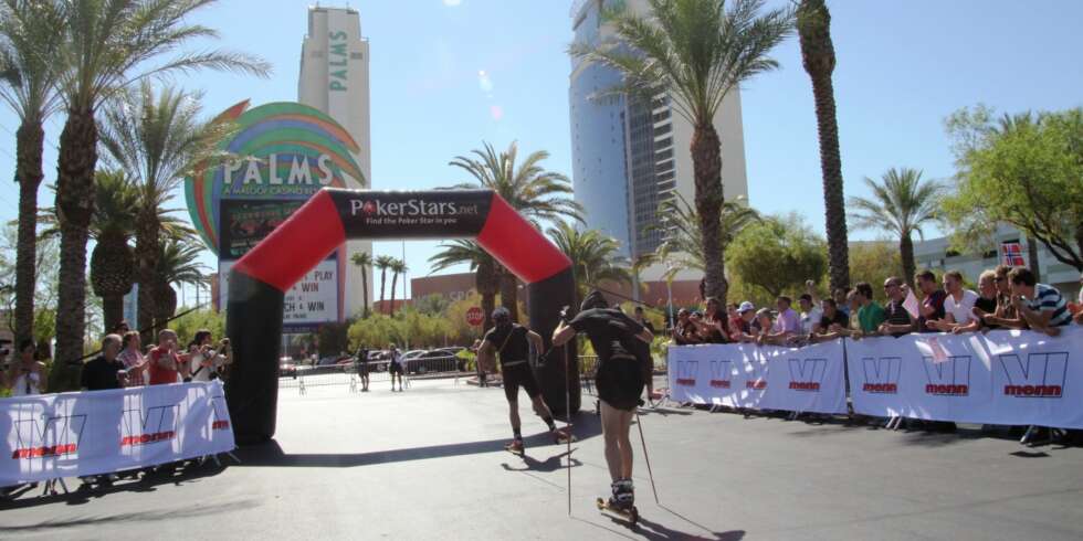 OVERLEGEN: Northug knuser Hellner i den tredje og avgjørende duellen i rulleskirennet i Las Vegas. OVERLEGEN: Northug knuser Hellner i den tredje og avgjørende duellen i rulleskirennet i Las Vegas.