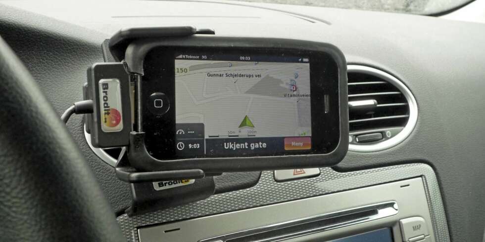 NDrive-navigasjon på iPhone. NDrive-navigasjon på iPhone.