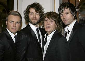 FØR FIRE, NÅ FEM: Gary Barlow, Howard Donald, Mark Owen og Jason Orange har igjen fått med Robbie Williams på laget. FØR FIRE, NÅ FEM: Gary Barlow, Howard Donald, Mark Owen og Jason Orange har igjen fått med Robbie Williams på laget.