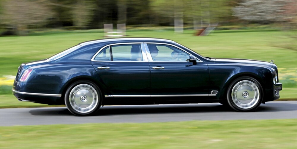 LANGEMANN: Bentley Mulsanne mangler bare et par fingerbredder på å nå 5,6 meter. LANGEMANN: Bentley Mulsanne mangler bare et par fingerbredder på å nå 5,6 meter.