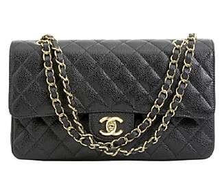 CHANEL: Denne klassiske 2.55 er kopiert av mange, men det er originalen alle vil ha. Den koster omtrent 20 000 kr ny i butikk, og kan ikke fås i Norge. CHANEL: Denne klassiske 2.55 er kopiert av mange, men det er originalen alle vil ha. Den koster omtrent 20 000 kr ny i butikk, og kan ikke fås i Norge.