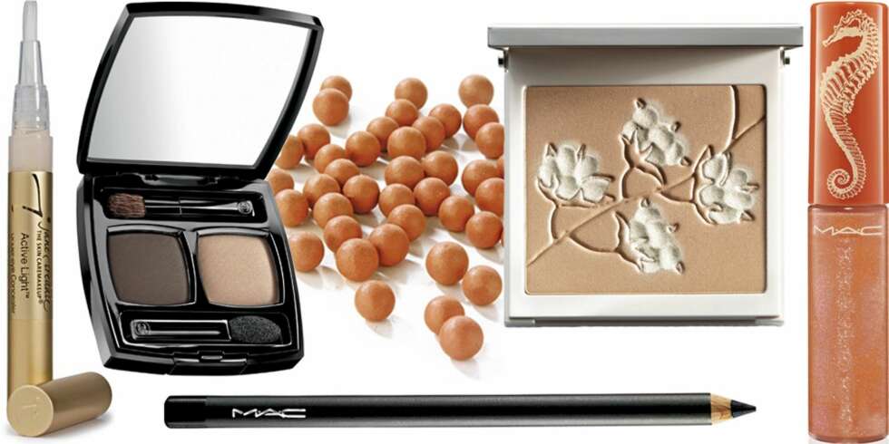 FRA VENSTRE: Jane Iredale Active Light Concealer (kr 265), Chanel Ombre Contrast Duo nr. 2 (kr 370), Mac Eye Khol Smolder (kr 130), Guerlain Mètèorietes kulepudder (kr 420), Clarins Cottonflower Facepowder (kr 385), Mac To The Beach Lipgloss (kr 145). FRA VENSTRE: Jane Iredale Active Light Concealer (kr 265), Chanel Ombre Contrast Duo nr. 2 (kr 370), Mac Eye Khol Smolder (kr 130), Guerlain Mètèorietes kulepudder (kr 420), Clarins Cottonflower Facepowder (kr 385), Mac To The Beach Lipgloss (kr 145).