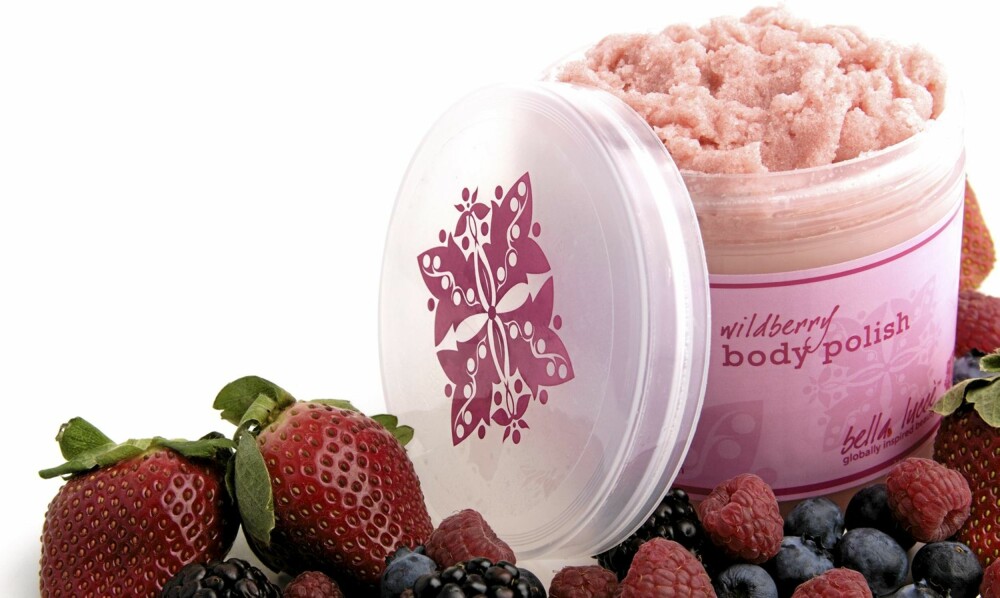 KROPPSSKRUBB: Bella Luccé Wildberry Body Polish (kr 395). KROPPSSKRUBB: Bella Luccé Wildberry Body Polish (kr 395).