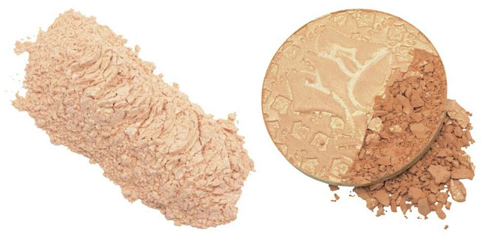 SKIMMER: Bodyshop Iced Powder skimmerløspudder (kr 229), Lancôme La Rose Liberté skimrende pudder nr. 01
(kr 460). SKIMMER: Bodyshop Iced Powder skimmerløspudder (kr 229), Lancôme La Rose Liberté skimrende pudder nr. 01
(kr 460).